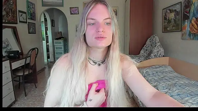 Pokazy przed kamerką – milliKira006