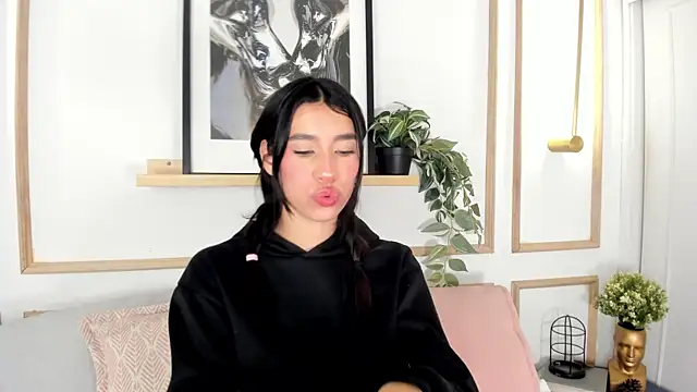 Nanami_ Chat XXX in diretta