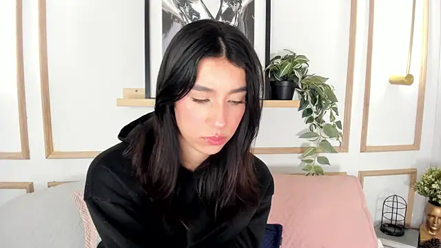 XXX chat uživo modela Nanami_