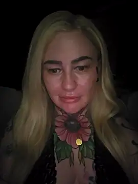 emobarbiedoll 网络视讯表演