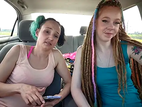 RaveMami Show in webcam
