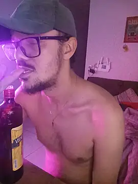Show modela TheoCachaceiro na web-kameri