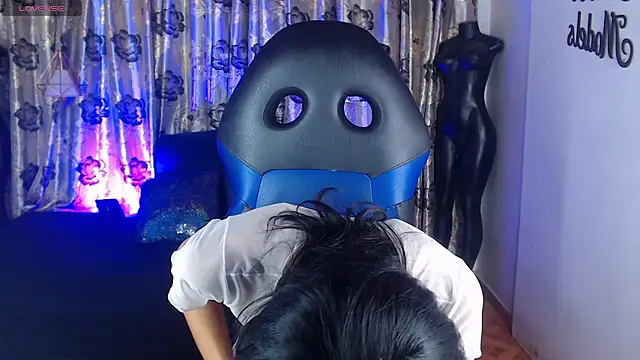 عرض كام Hecate_doll