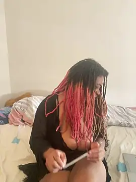 BustyyTT Show in webcam