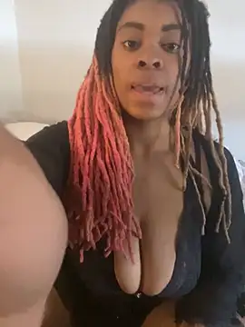 BustyyTT Show in webcam