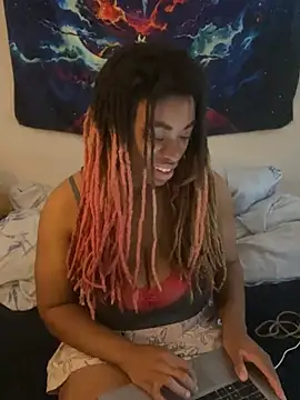 BustyyTT Show in webcam