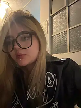 lya_nekko_ Adlı Modelin Canlı XXX Sohbeti