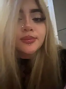 lya_nekko_ Adlı Modelin Canlı XXX Sohbeti