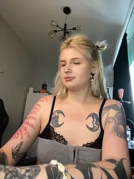 DriveThruCiri's Webcam Show