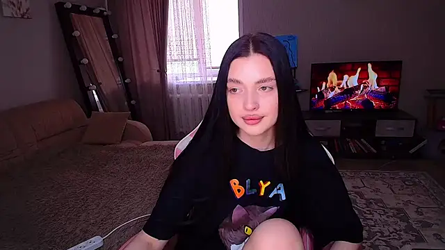 yoursLina Show in webcam