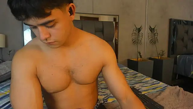 Show modela Charlie___Musk na web-kameri