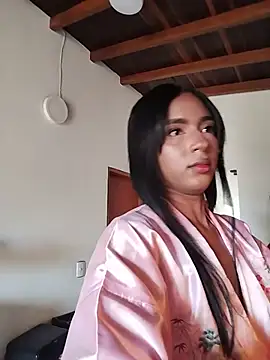 sophi_laraa – Kamerová šou