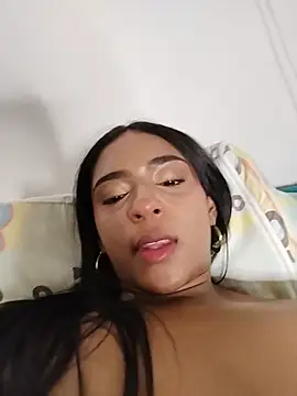 sophi_laraa Adlı Modelin Canlı XXX Sohbeti