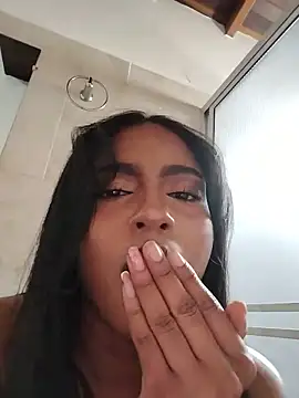 sophi_laraa Adlı Modelin Canlı XXX Sohbeti