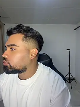 Show modela LucaLaurent na web-kameri