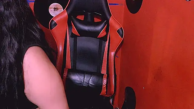 Show modela Loversonfire78 na web-kameri