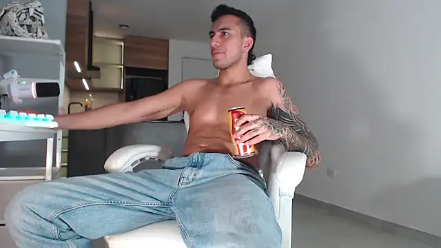 Show modela CaishenX_ na web-kameri