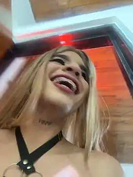 Show modela Valery2_salazar na web-kameri