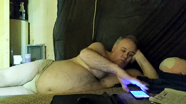 Reddragon7712 Show in webcam