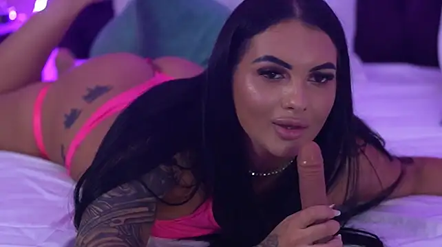 AliraNightvale Adlı Modelin Canlı XXX Sohbeti