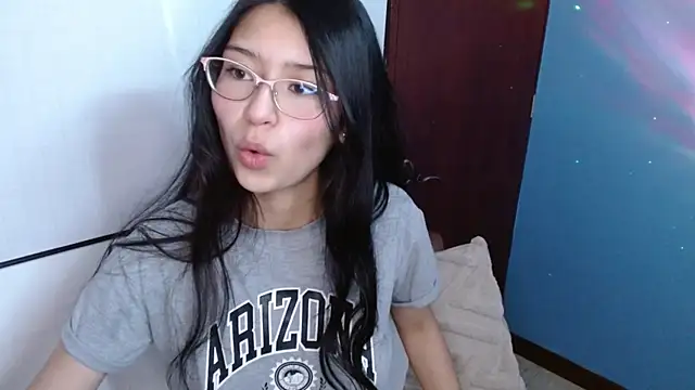 Chat +18 de Danii_rizzo ao vivo