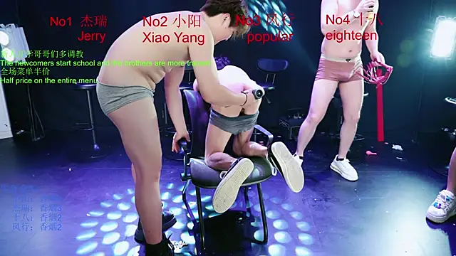Zouzouboy-001's Webcam Show