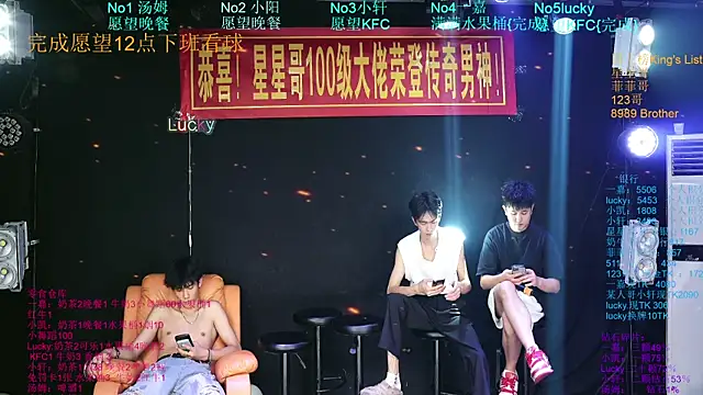 Zouzouboy-001's Webcam Show