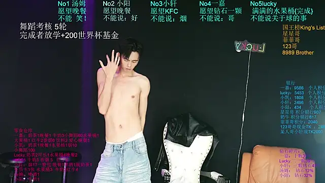 Zouzouboy-001's Webcam Show