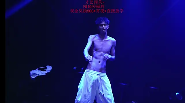 Zouzouboy-001's Webcam Show