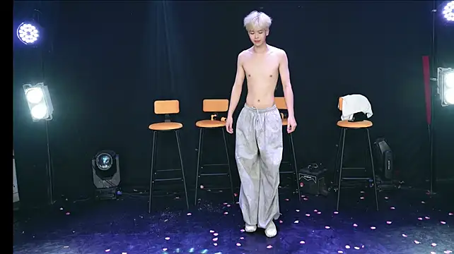 Zouzouboy-001 Show in webcam