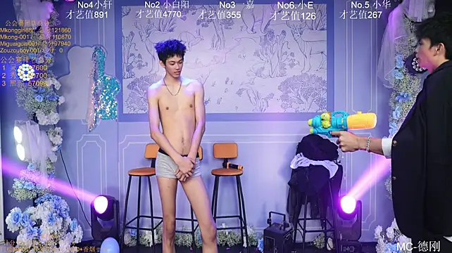 Zouzouboy-001 Show in webcam