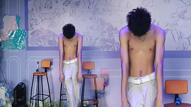 Zouzouboy-001's Webcam Show