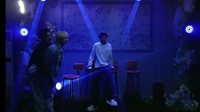 Zouzouboy-001: διαδικτυακό σόου στην κάμερα