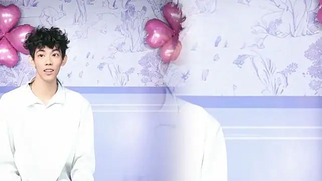 Zouzouboy-001's Webcam Show