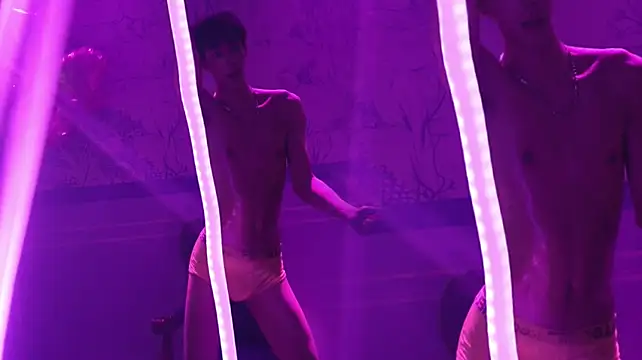 Show modela Zouzouboy-001 na web-kameri