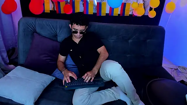 caius_bigcock1 웹캠 쇼
