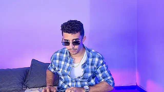 caius_bigcock1 webcam show