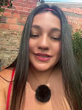 Chat XXX en directo de Emily_Gomezz