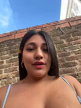 Emily_Gomezz Adlı Modelin Canlı XXX Sohbeti
