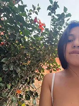 Emily_Gomezz Adlı Modelin Canlı XXX Sohbeti