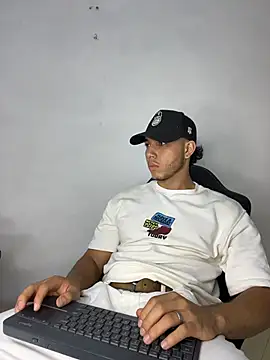Maxx_valiant Adlı Modelin Canlı XXX Sohbeti