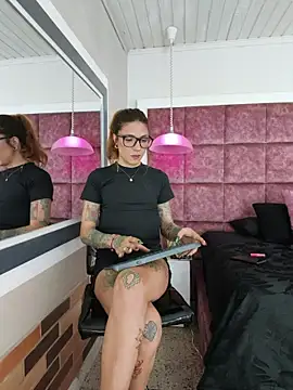 JessieGarvet19 Show in webcam