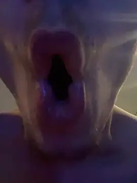 הופעת וובקאם של 8inchesfr