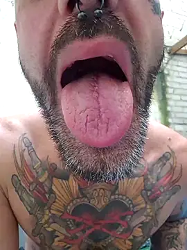 Show modela DuroHustler na web-kameri