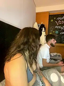 Stherphaniee Adlı Modelin Canlı Sohbet Odası
