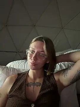 JuicyErika 现场XXX聊天