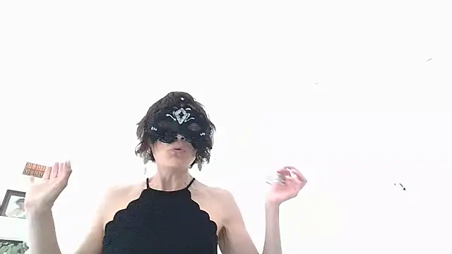 HelenTiAscolta's Live XXX Chat