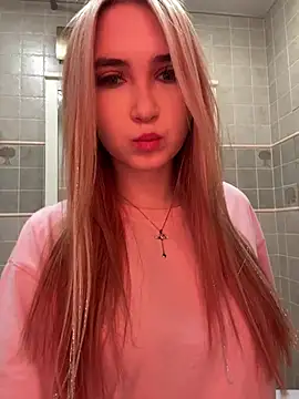 MarlboroWeb's Live XXX Chat