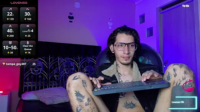 Vergil_Noir_ Show in webcam