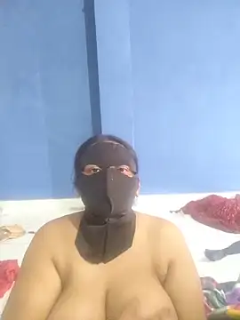 Ohh_Meena Show in webcam